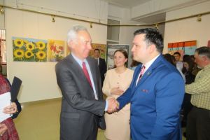 Tulcea. Ambasadorul Hans Klemm a inaugurat Raftul American la Biblioteca Judeteana 