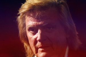 Florin Piersic, pe scena Teatrului Clasic „Ioan Slavici”. Intrarea este liberă