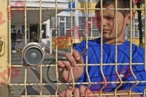 Elevii de liceu se simt sechestraţi în propriile şcoli. Răspunsul directorilor: „Restricţionarea este pentru siguranţa şi integritatea lor”