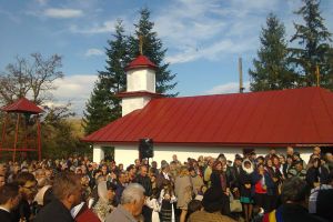 Sfântă Liturghie Arhierească la resfinţirea Bisericii din  Parohia Piţic, Protopopiatul Târgu-Cărbuneşti, judeţul Gorj