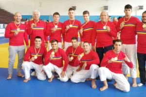 Judoka, pe podium la Deva