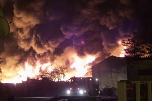 Cel mai mare incendiu din Sibiu – Amendă şi de la Garda de Mediu pentru proprietarii depozitului