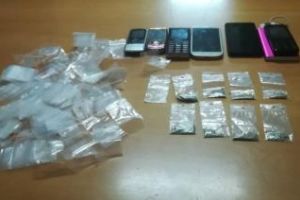 CLUJ:Tânăr prins cu droguri în Parcul Farmec. Ce au găsit poliţiştii asupra sa FOTO