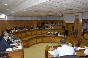 Ședinţă ”cu scântei” la Consiliul Local Oneşti