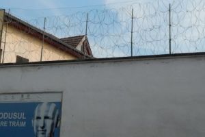 Bărbat trimis după gratii pentru „lovire sau alte violenţe”