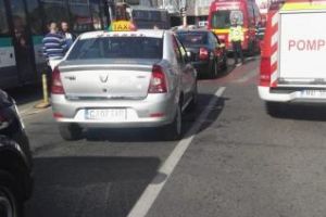 Accident cu 4 victime în Mărăşti! O mamă şi fiica sa au fost lovite pe trecerea de pietoni FOTO