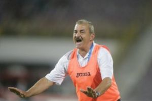 La Arad, fotbaliştii muncesc pe câmp ca să supravieţuiască. Campanie EvZ. S.O.S. Sportul românesc