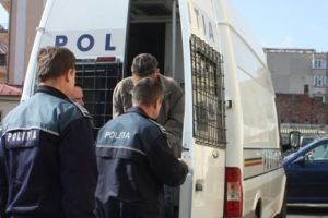 Trei indivizi au primit ani cu executare de la judecători