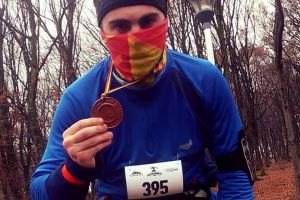 IPJ: Poliţistul bistriţean care aleargă la maratoane din pasiune şi i-a inspirat pe colegi