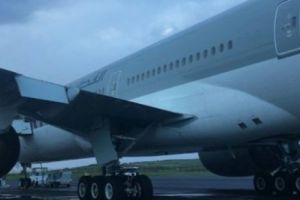 Clipe de GROAZĂ! ATERIZARE DE URGENȚĂ pentru un avion care a decolat din Cluj. Au fost activate MĂȘTILE de oxigen