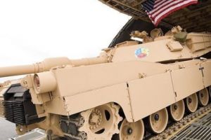 Americanii se pregătesc de război. O cantitate uriaşă de armament a fost adusă în Europa
