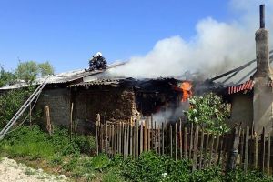 FOTO. Apel umanitar. O familie are nevoie de ajutor după ce un incendiu le-a mistuit casa