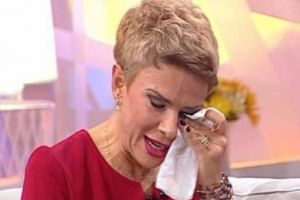 TEROARE în emisiunea lui Teo Trandafir! A apărut cu BANDAJE peste tot şi PLINĂ DE SÂNGE. Fanii, în stare de ȘOC