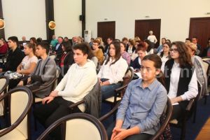 Decebal Fagadau - Platim 15.000 de burse. Din semestrul II al anului viitor, analizez sa crestem cuantumul acestora“