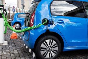 Apar staţiile de încărcare. Sunt aşteptate vehiculele electrice