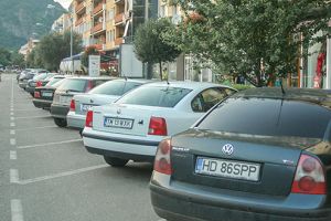 Primăria Devei pune taxă şi pe locurile de parcare de pe bulevarde