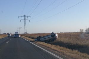 DN 71: Doi copii accidentaţi, după ce o femeie a adormit la volan