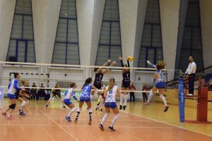 Volei feminin/ Divizia A1: Merg la Dinamo, dar rămân în stand-by