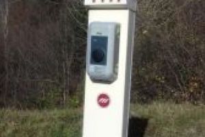 O nouă staţie pentru alimentarea maşinilor electrice, inaugurată în oraşul Covasna