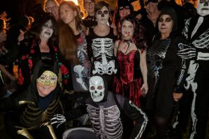 Noapte de groază la Castelul Dracula. Cum s-au distrat turiştii (FOTO)