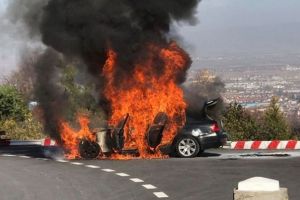 Maşină distrusă de flăcări pe drumul de Poiană (Foto)