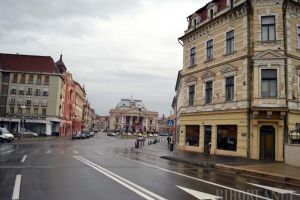 După bunul plac! Deşi suspendat de instanţă, regulamentul privind orarul prelungit al firmelor e aplicat în continuare  de Primăria Oradea