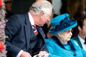 Regina Marii Britanii plănuieşte să abdice în favoarea prinţului Charles. Pentru când plănuieşte mutarea