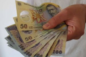 Statul va acorda aproape 2000 de lei LUNAR românilor! Care sunt condiţiile