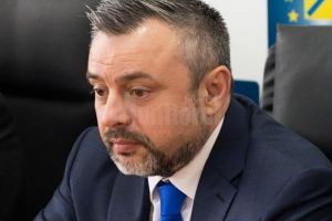 Deputatul Ioan Balan speră ca măsura îngheţării salariilor în sistemul bugetar să nu se ...