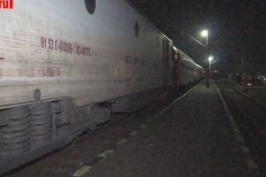 Patru sute de oameni, derutaţi şi ţinuţi pe loc de autorităţi depăşite de alarma cu ...