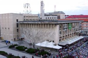 Actorii botoşăneni aduc pe scena suceveană spectacolul „Zeul măcelului”