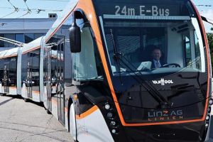 Autobuze electrice cu încărcare din mers pe linia de troleibuz