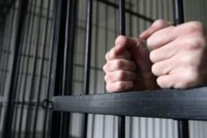 ”Șmecheraş” dat în urmărire, prins de poliţiştii clujeni. Avea de ispăşit o pedeapsă cu închisoarea