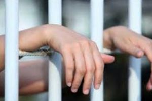  CLUJ: Femeie condamnată la închisoare, prinsă de poliţişti. Pentru ce a fost închisă la Gherla