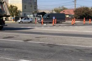Se lucreaza de zor la amenajarea giratoriului de la Albesti