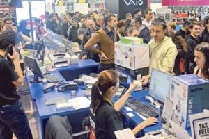 A început Black Friday. Magazinele care oferă reduceri de 80%
