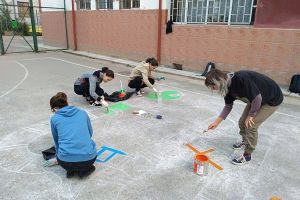 Solidaritate între copii: Elevii de la Bălaşa au realizat jocuri interactive pentru cei de la Școala Specială