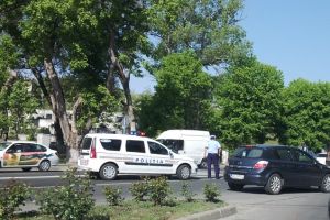 Accident rutier pe Bulevardul Ferdinand din Alba Iulia: Un şofer în vârstă de 19 ani a acroşat cu maşina doi tineri, pe trecerea de pietoni