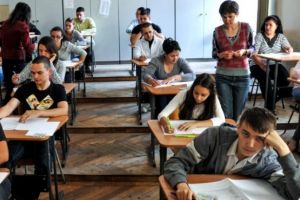 „Alba – neagra” cu modelele de subiecte la Bacalaureat şi Evaluarea Naţională