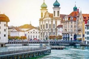 Fără restricţii pentru români în ţara cu cele mai ciudate legi din Europa. Amenzile rutiere sunt URIAȘE