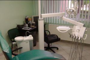 Un stomatolog român a mutilat 22 de pacienţi de pe Coasta de Azur