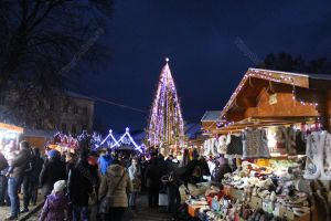 Când se deschide Târgul de Crăciun. Pot fi închiriate 30 de căsuţe