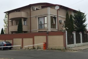 Uite cum îşi protejează Salam familia de interlopi. Casa lui este o adevărată fortăreaţă