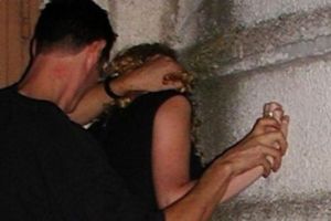 Nu îţi vine să CREZI! VIOL pe MARGINEA drumului