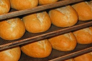 Se scumpeşte pâinea! Cu cât va creşte preţul