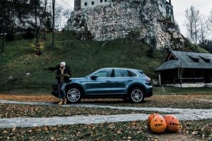 VIDEO – A apărut clipul de promovare a noului Porsche Cayenne – Sunt imagini filmate şi la Sibiu