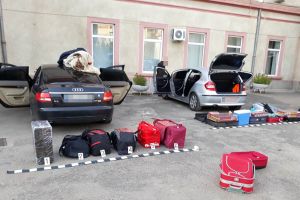 FOTO. Doi timişoreni, prinşi la Carei cu mii de pachete de ţigări de contrabandă