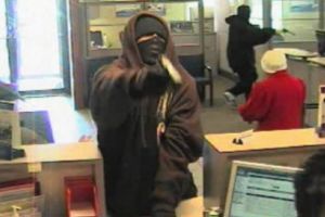 Infractorul prins la Satu Mare a intrat cu pistolul într-o bancă. A furat 12.000 de euro