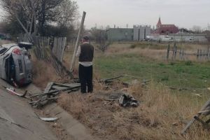 Foto Accident la Veştem. S-a răsturnat în şanţ