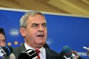 CNMR: Tokes -un trădător. Declaraţii xenofobe de Ziua Morţilor